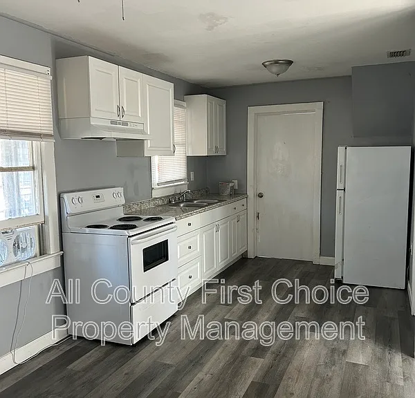 915 Ewing Ave — Photo 4