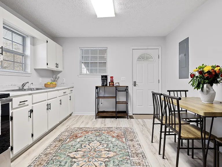 800 Poindexter Ave — Photo 6