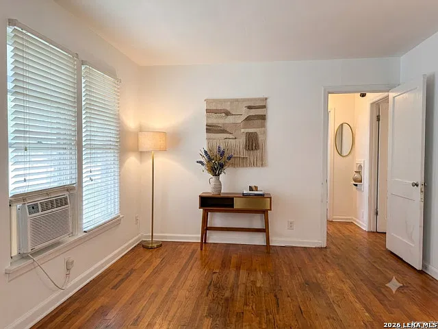3 bed, 1.0 bath, 1129 sqft, $1,500 — Photo 3