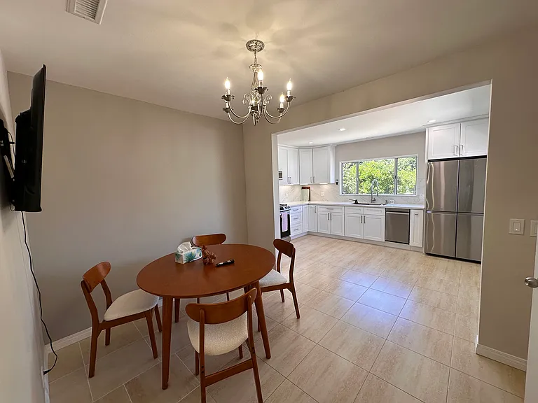 Tiara St — Photo 22