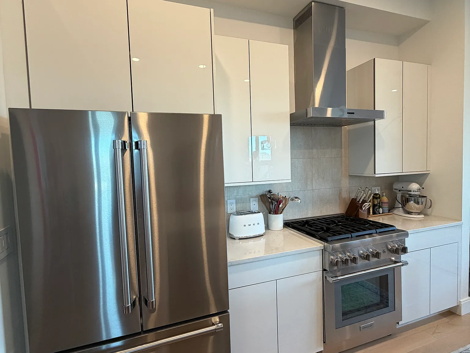 2 bed, 951 sqft, $5,000 — Photo 4