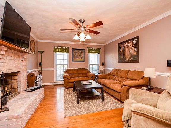 4th image of 5036 Meadow Creek Dr