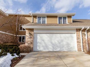 74 Woodstone Dr, Buffalo Grove, IL 60089