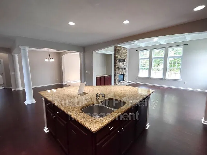 4 bed, 3.0 bath, 3136 sqft, $2,850 — Photo 4