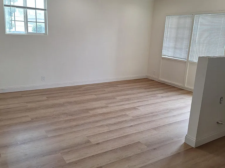 10211 Crenshaw Blvd — Photo 8