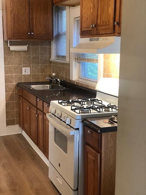 1st image of 33 Maxwell Ave