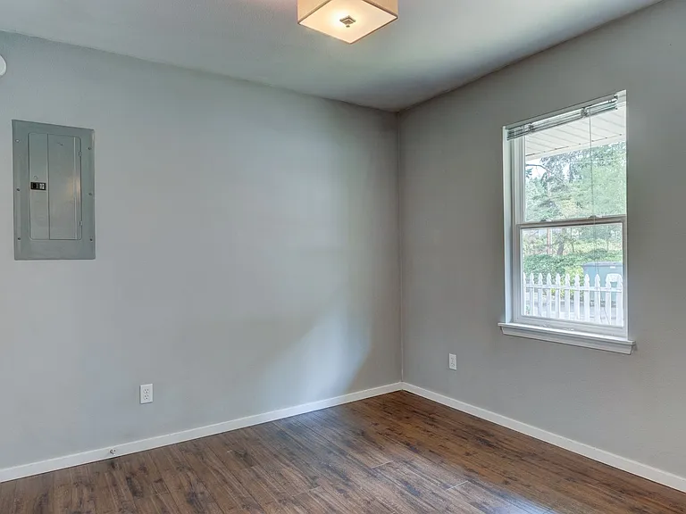 Recently Updated 2-bedroom Cottage — Photo 9