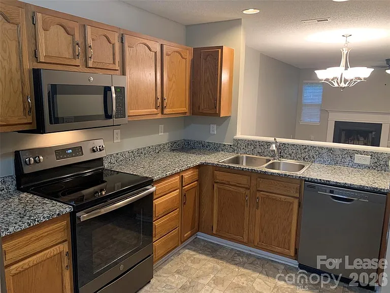11168 Whitlock Crossing Ct — Photo 6