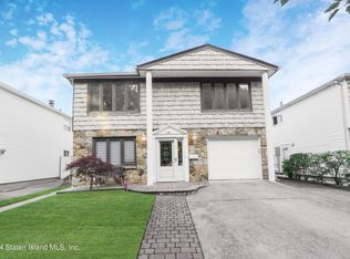 119 Park Dr N, Staten Island, NY 10314