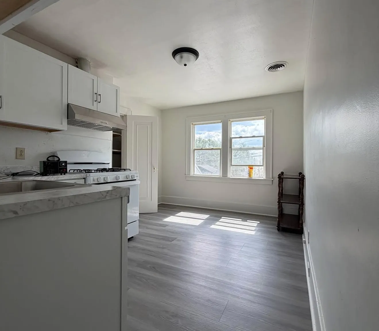 1 bed, $1,300 — Photo 2