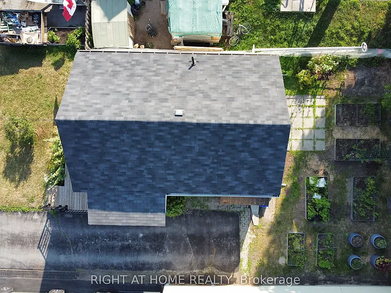 48 Ridley St E — Photo 16
