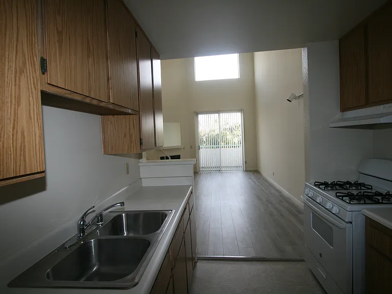 3637 Clarington Ave #213 — Photo 50