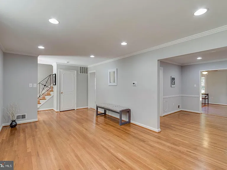 5612 Eastbourne Dr — Photo 5