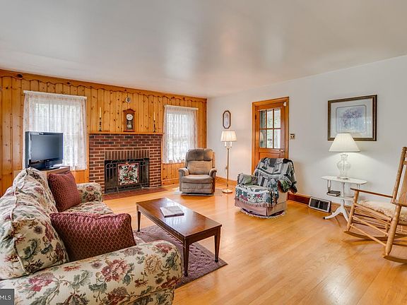 5th image of 105 Hamilton St