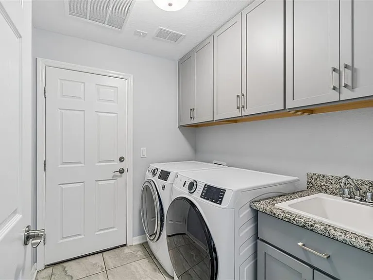 11852 Gavin Ln — Photo 35