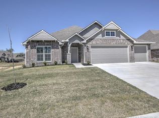 9005 E 133rd St S, Bixby, OK 74008