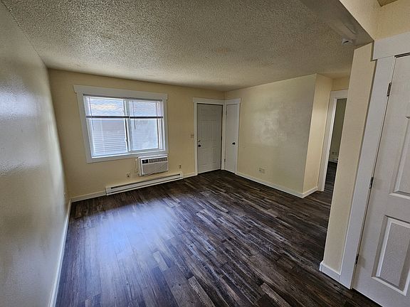 4th image of 828 Gould St APT 1