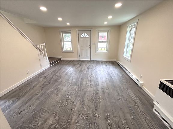 5th image of 14567 Main St