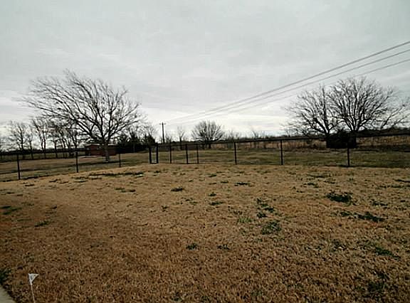3rd image of 300 Country View Ln