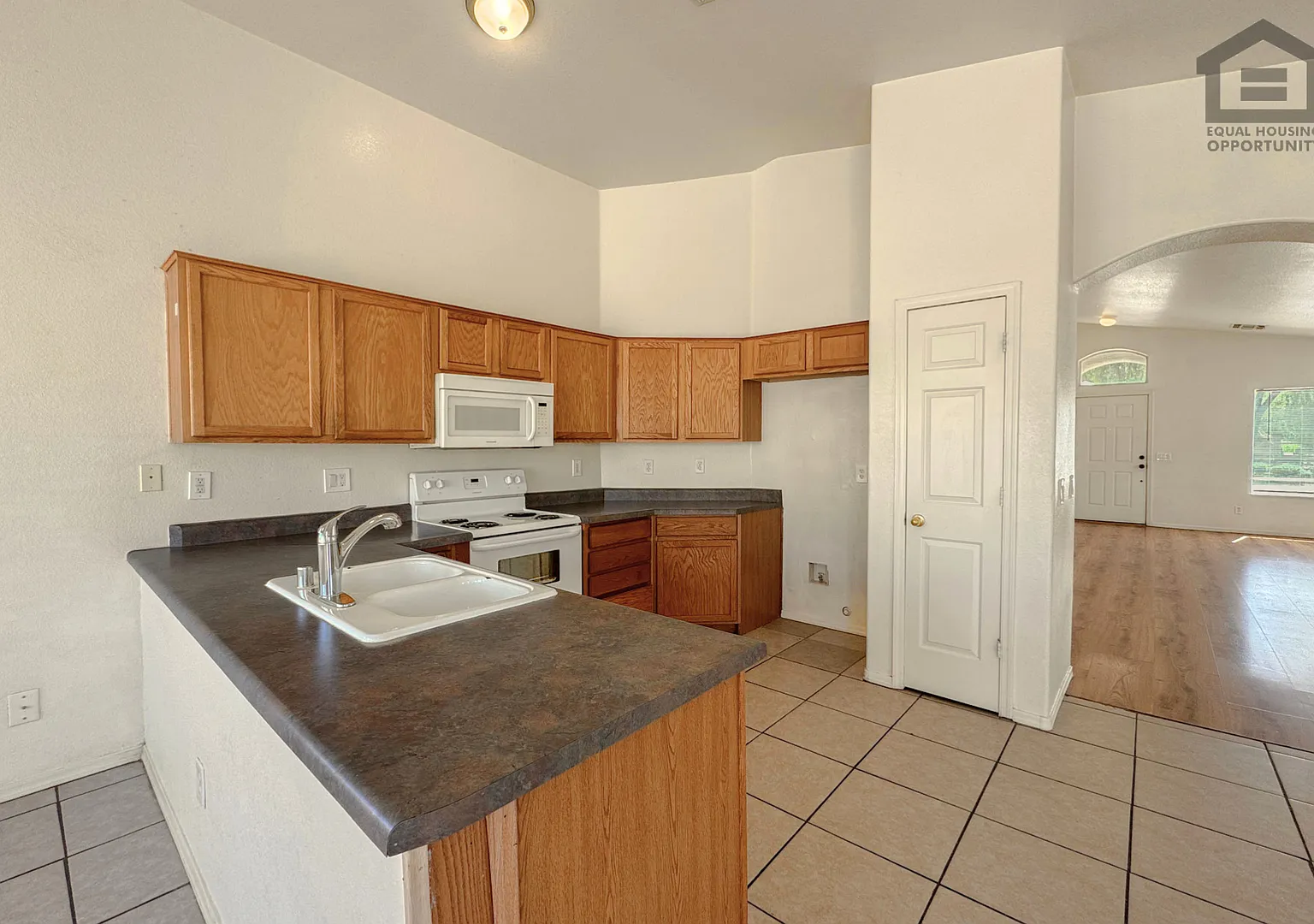 3Bed/2Bath House at Northern Ave/87th Ave! Ready for Immediate Move-In! Corner Lot! — Photo 1