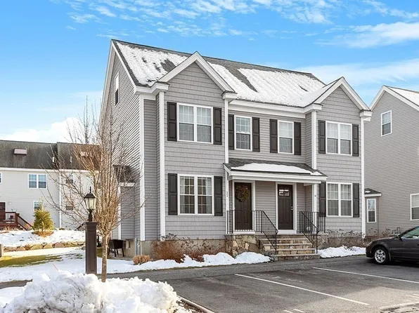 11 Riley Rd #11, Tyngsboro, MA 01879