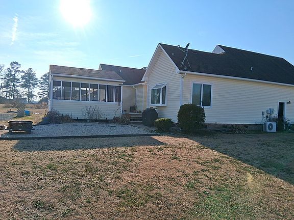 3rd image of 576 Ludford Rd
