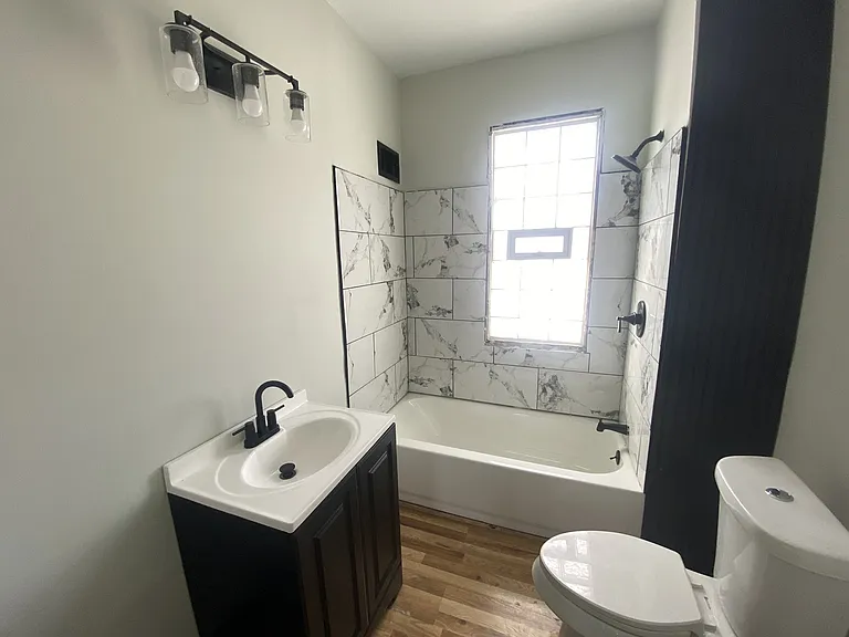 2903 Sheridan St — Photo 3