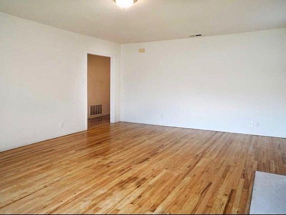 4th image of 225 Staples Ave