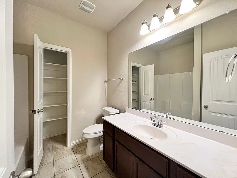 215 Clark Dr — Photo 19