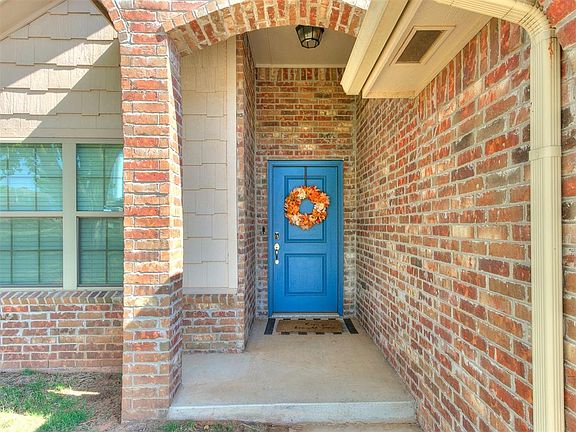 4th image of 3696 King Arthur Ct