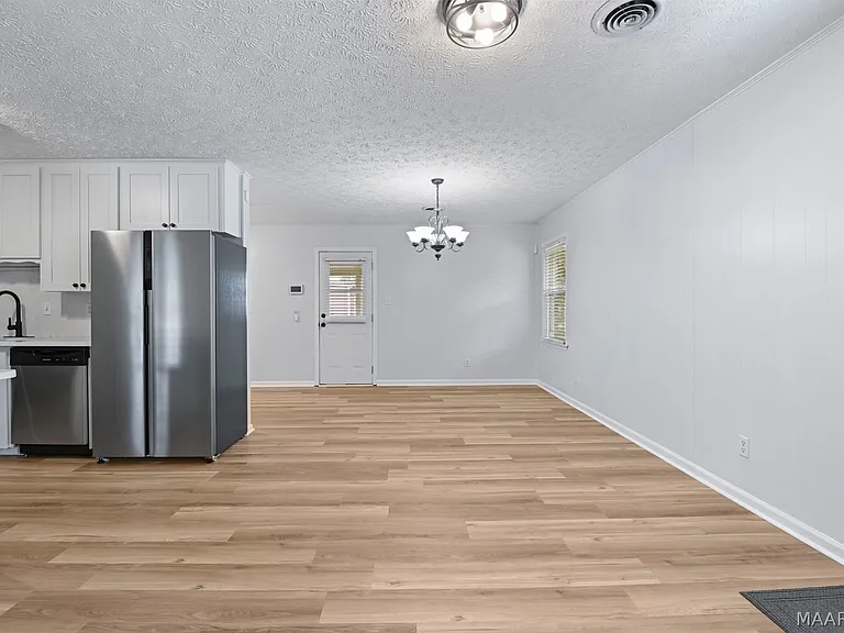 111 Lori St — Photo 6
