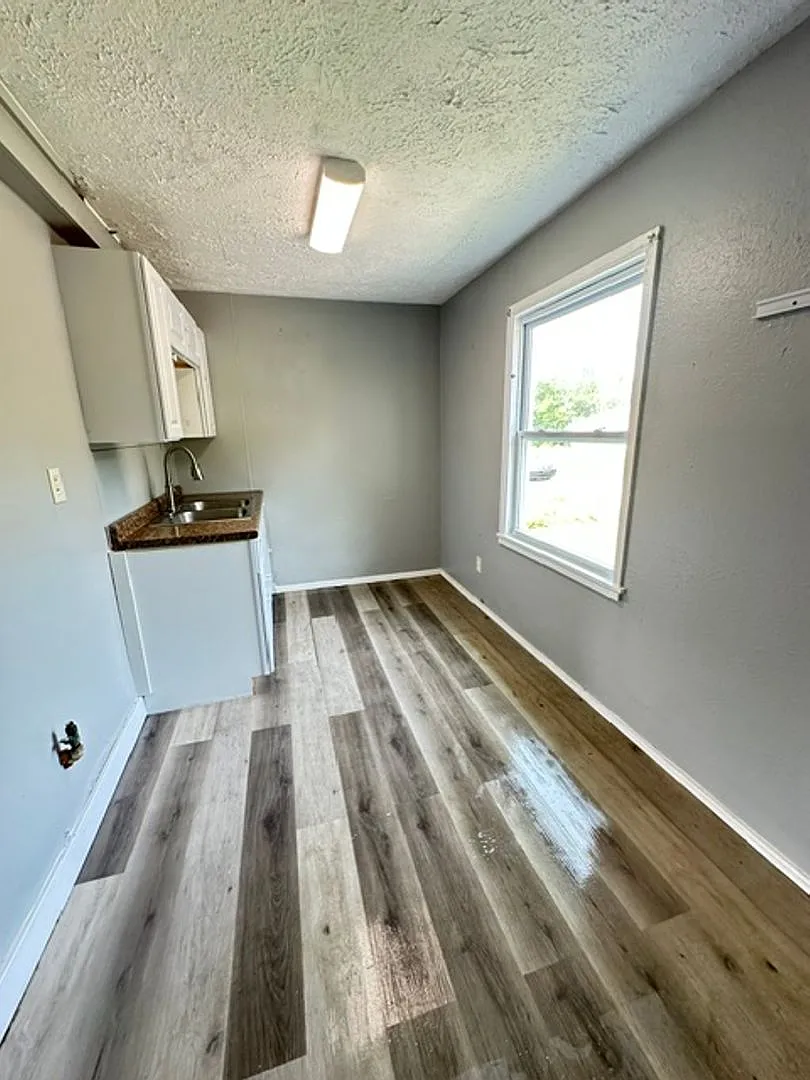 916 N Central Dr — Photo 3