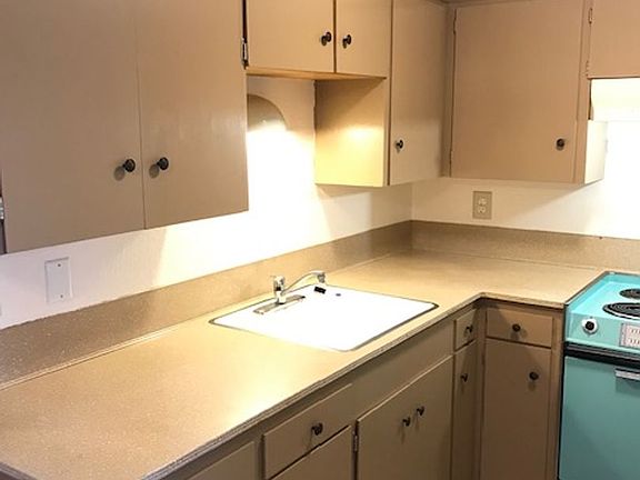 3rd image of 319 2nd St NE APT 9