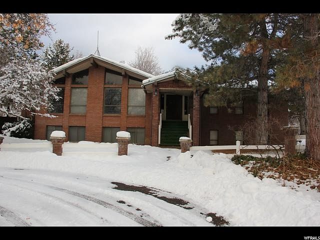 1st image of 65 E Maple Dr