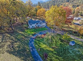 141 E Rosewood St, Grants Pass, OR 97527