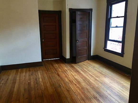 Middle bedroom