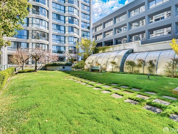 4th image of 300 3rd St APT 904