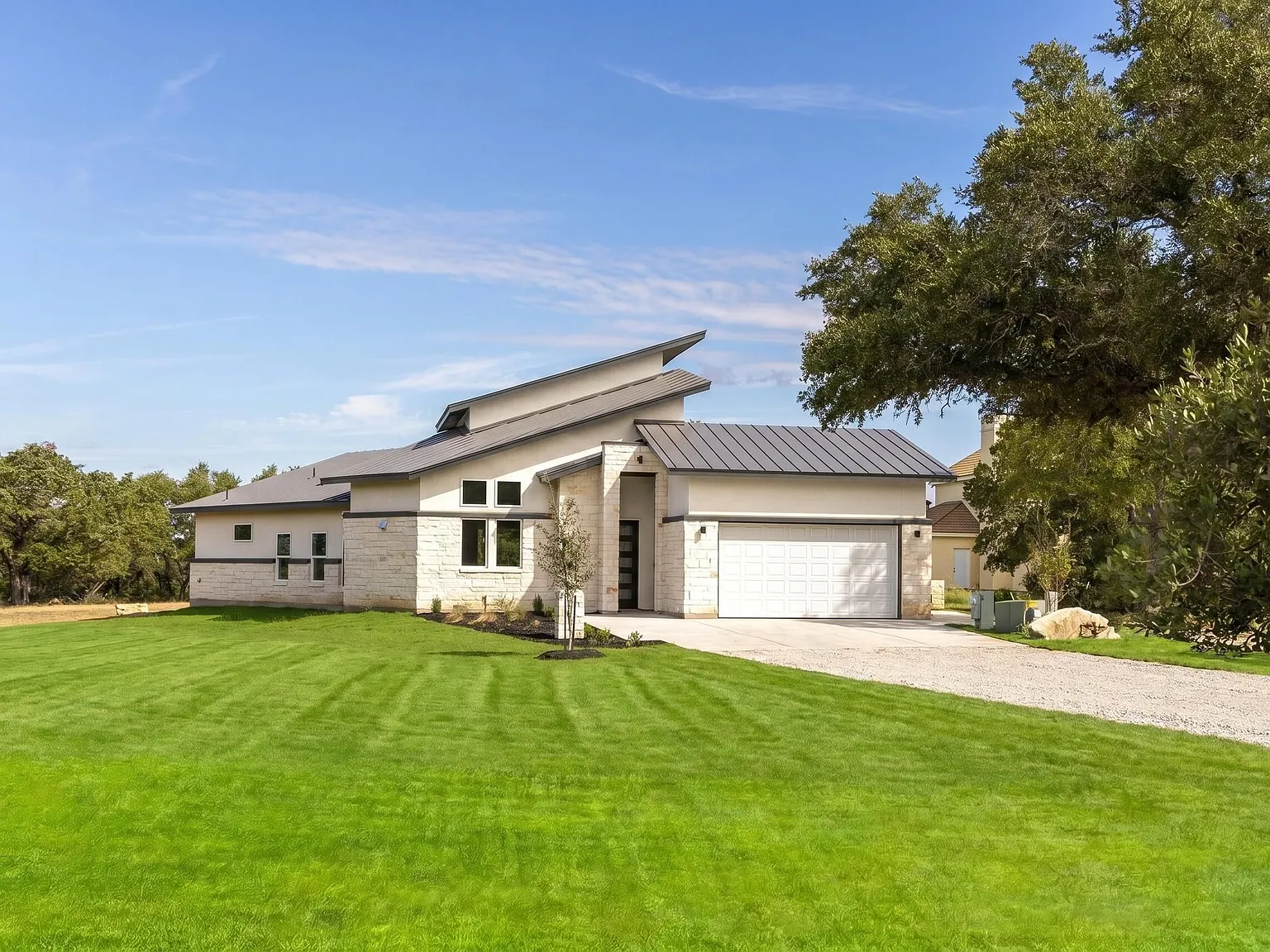 3 bed, 2.5 bath, 2052 sqft, $3,600 — Photo 1