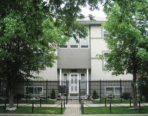 Exceptional Home in Prime Bucktown Location