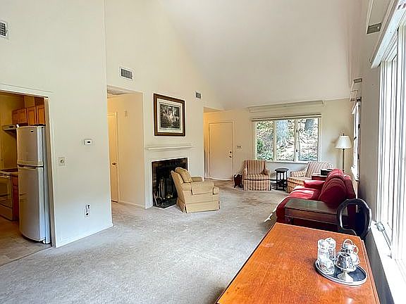 3rd image of 51 Peach Ct