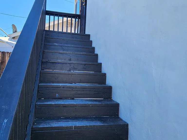656 W 16th St #1/2 — Photo 2