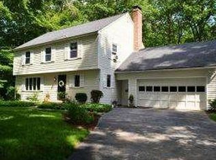 35 Meadowcrest Dr, Bedford, NH 03110