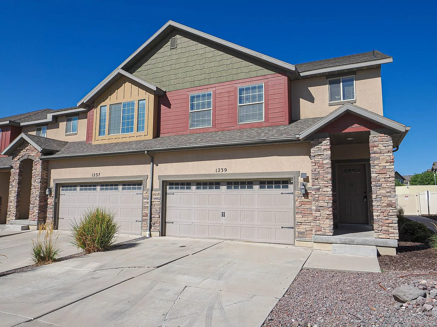 3 Bedroom, 2.5 bathroom Saratoga Springs Home — Photo 1