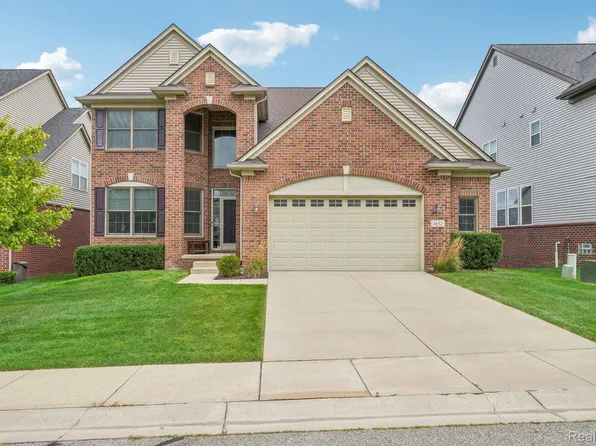 4852 E Stonegate Cir, Lake Orion, MI 48359