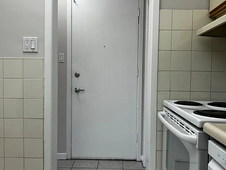 1013 Pape Ave #A — Photo 32