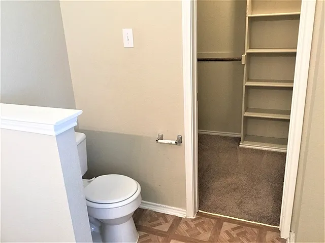 1009 Rock Springs Dr — Photo 11