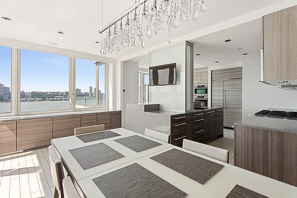 Sold by BLU Real Estate | media 2
