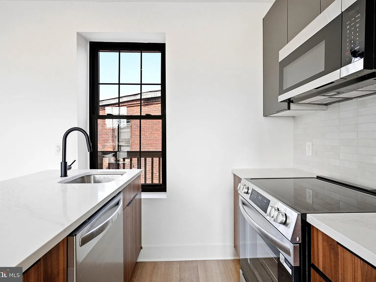 3 bed, 2.0 bath, 1000 sqft, $1,500 — Photo 3
