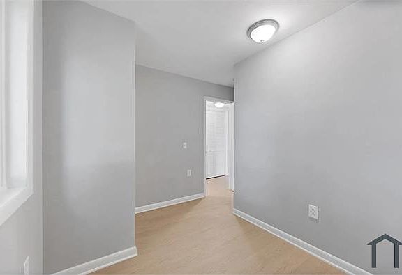5th image of 1953 19th Pl SE #205