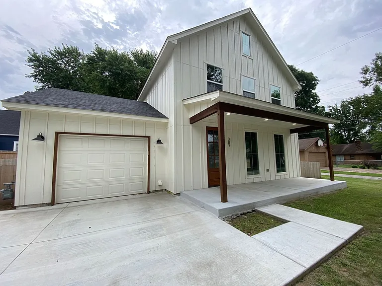 307 S Atoka Ave — Photo 2